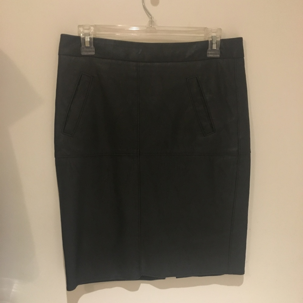 Knee-length professonal leather skirt